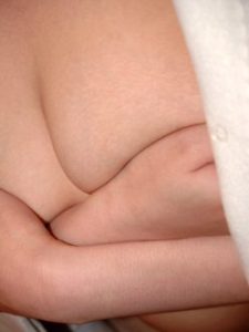 女性のバスト